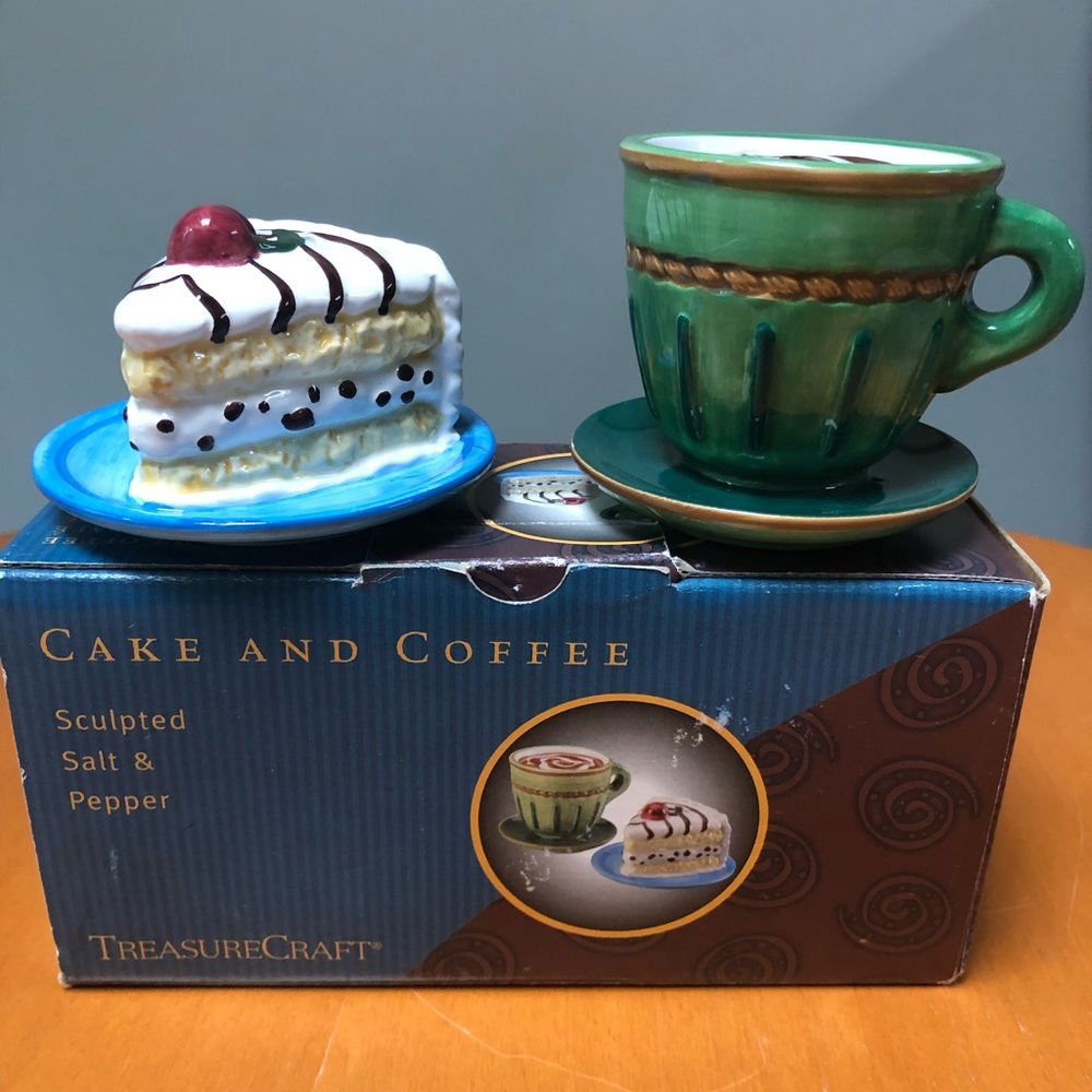 Salt & pepper shakers - Treasure Craft